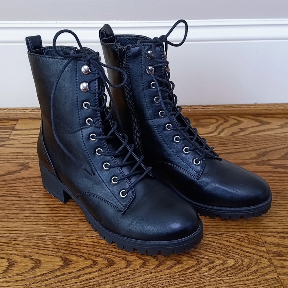 Like New Black SO Lace-Up Combat Boots (Size 8.5) - Picture 3 of 8